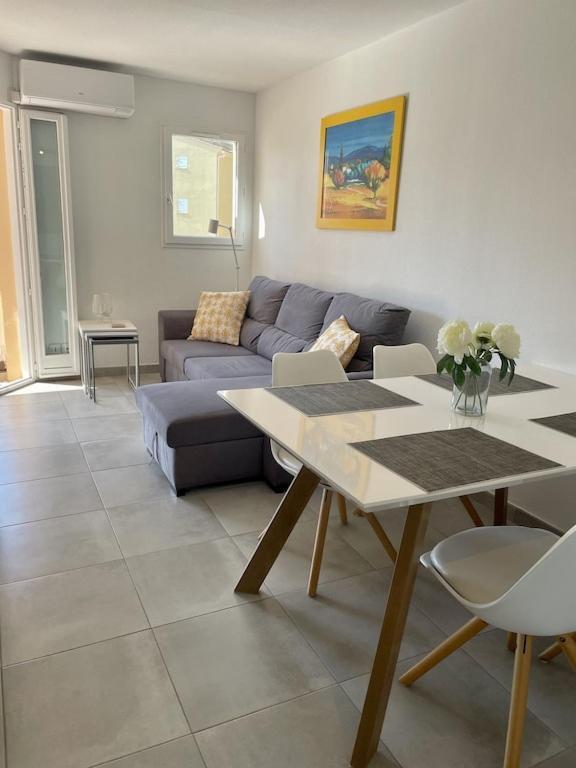 Apartment Newly Renovated Aircond-Wifi-Pool-Sea View-150M To Beaches- 생타굴프 외부 사진